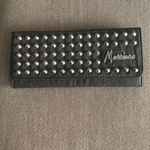 Guess wristlet - Picture 1 of 2